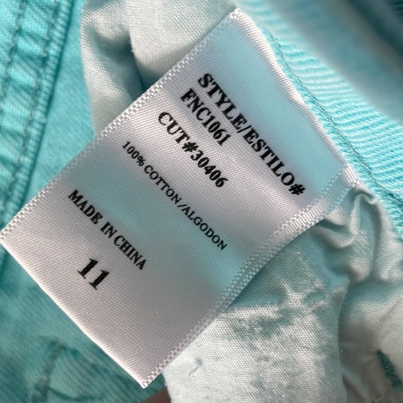 Fashion Nova Cutoff Shorts - Picture 6 of 7